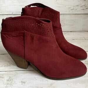 NWT Violet & Red Jackson Laser Cut Topline Booties in Burgundy Red